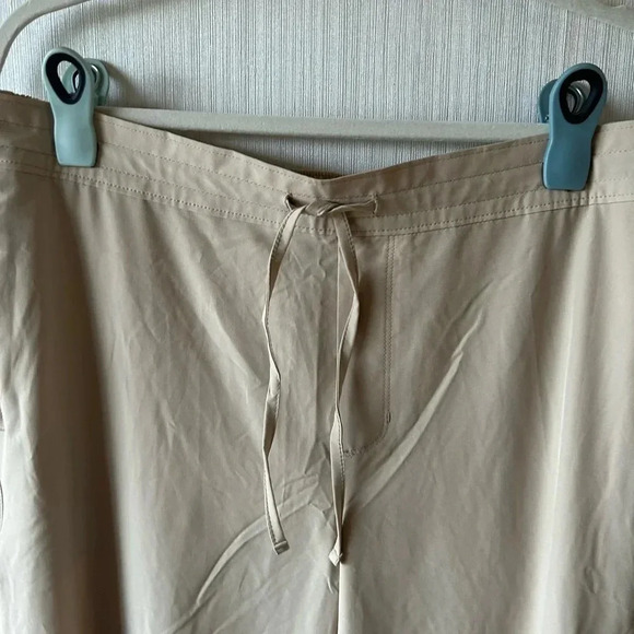Old Navy High Waisted Cargo Pants Strehtech fit - Picture 7 of 9